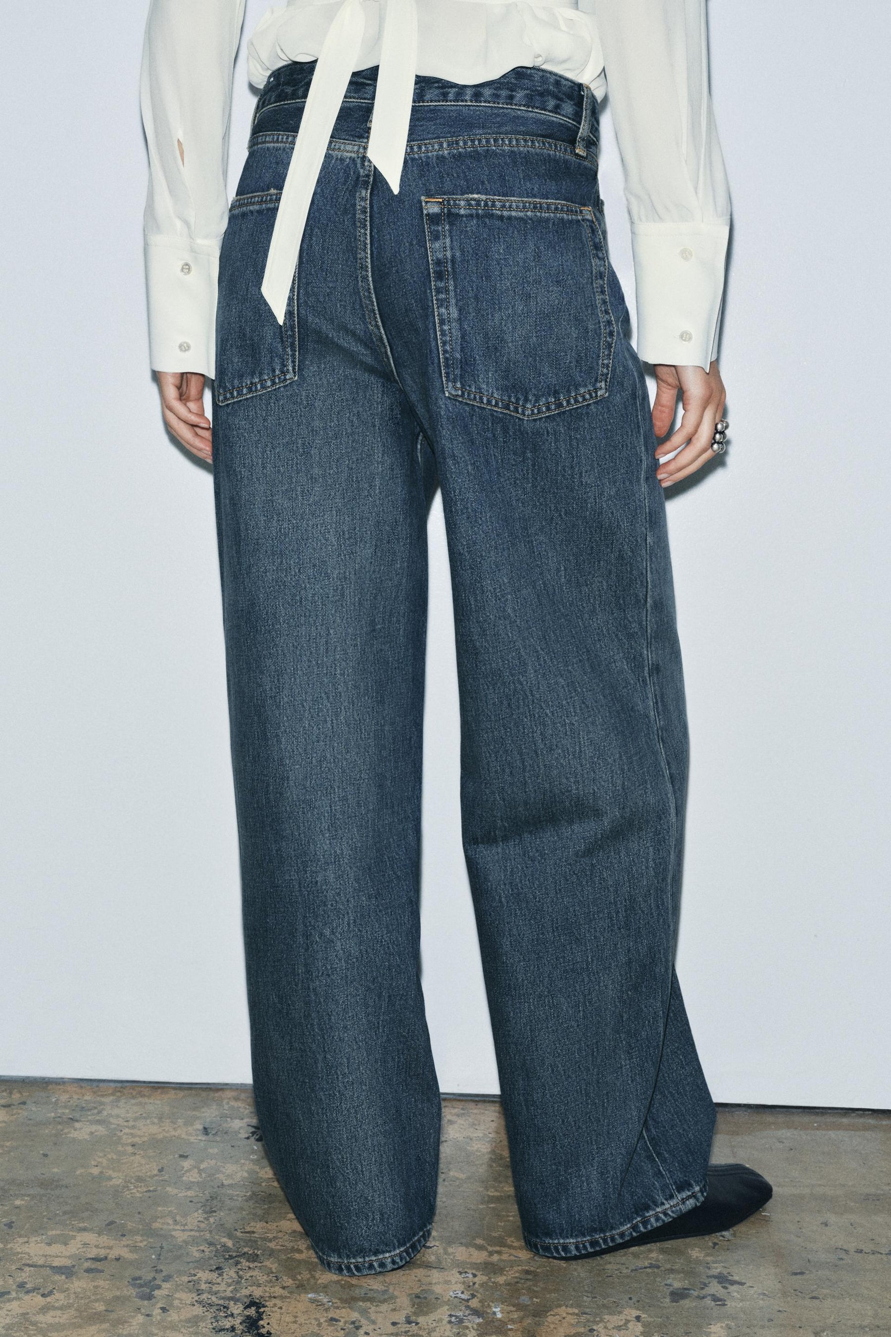 Baggy mid-waist jeans