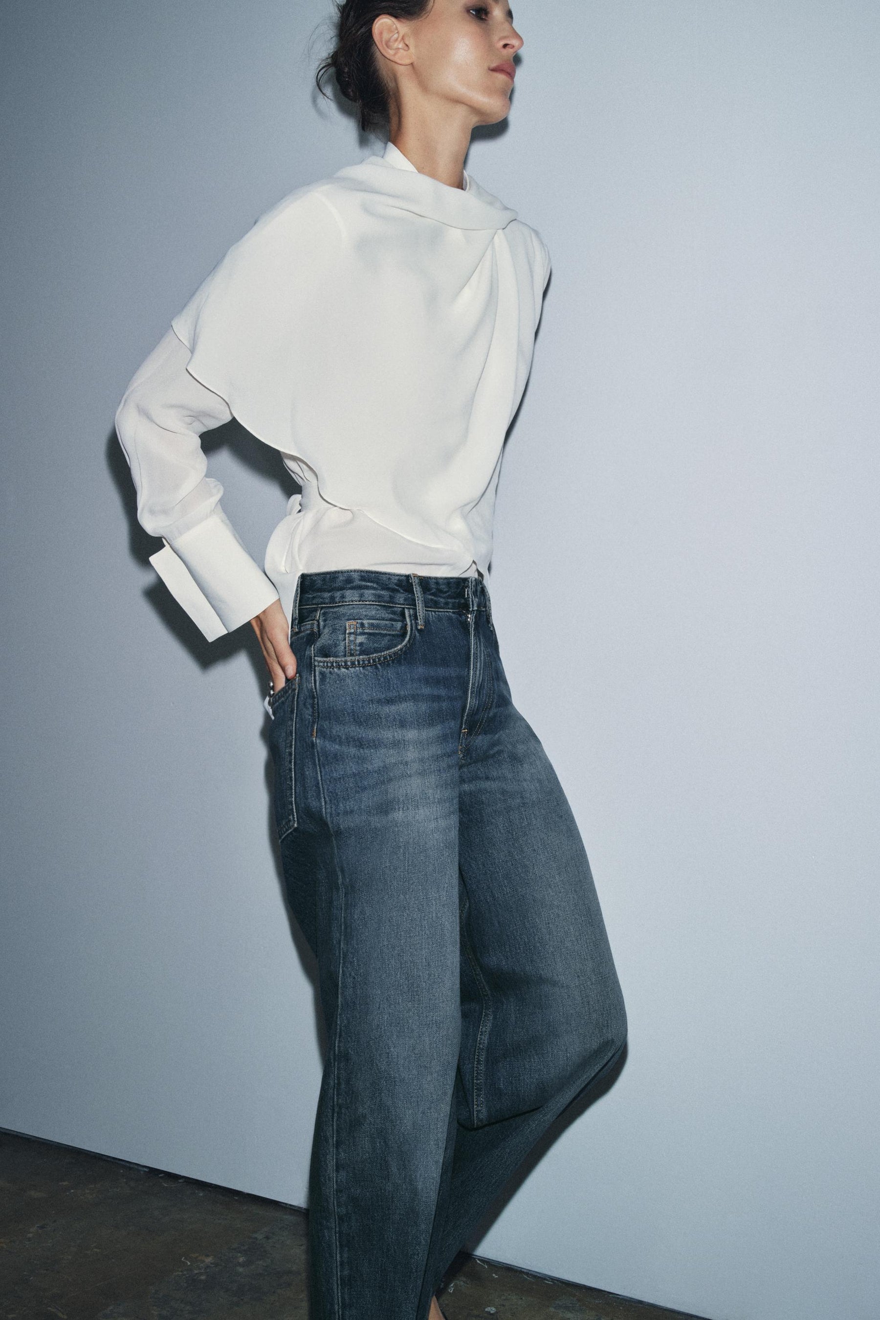 Baggy mid-waist jeans
