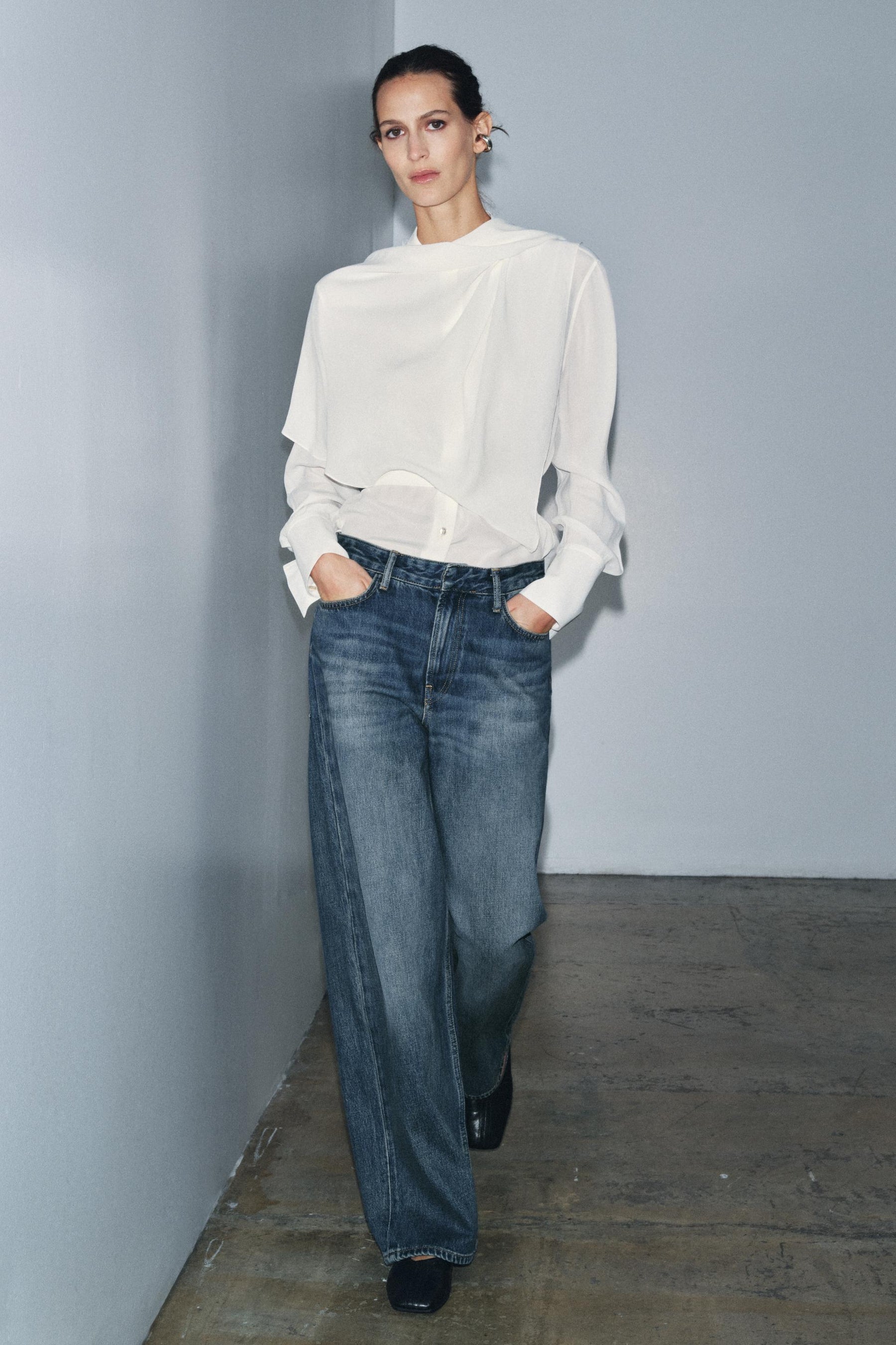 Baggy mid-waist jeans