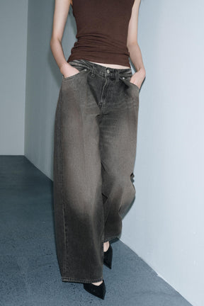 Wide-leg mid-waist jeans