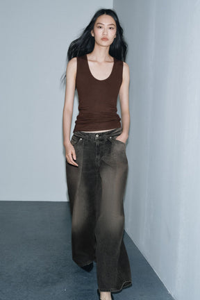 Wide-leg mid-waist jeans