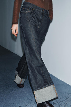 Wide-leg mid-waist jeans