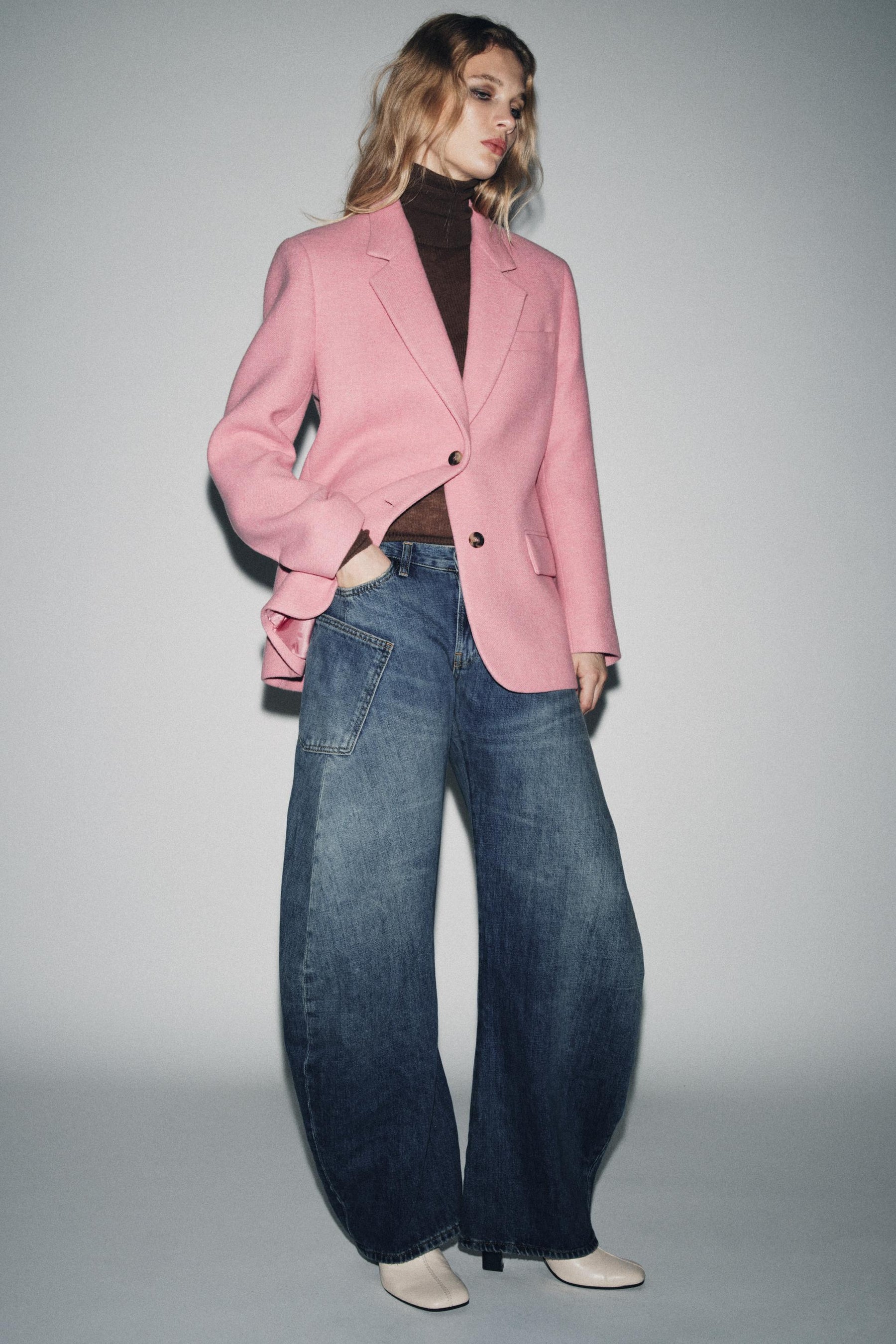 Relaxed Low-Rise Jeans