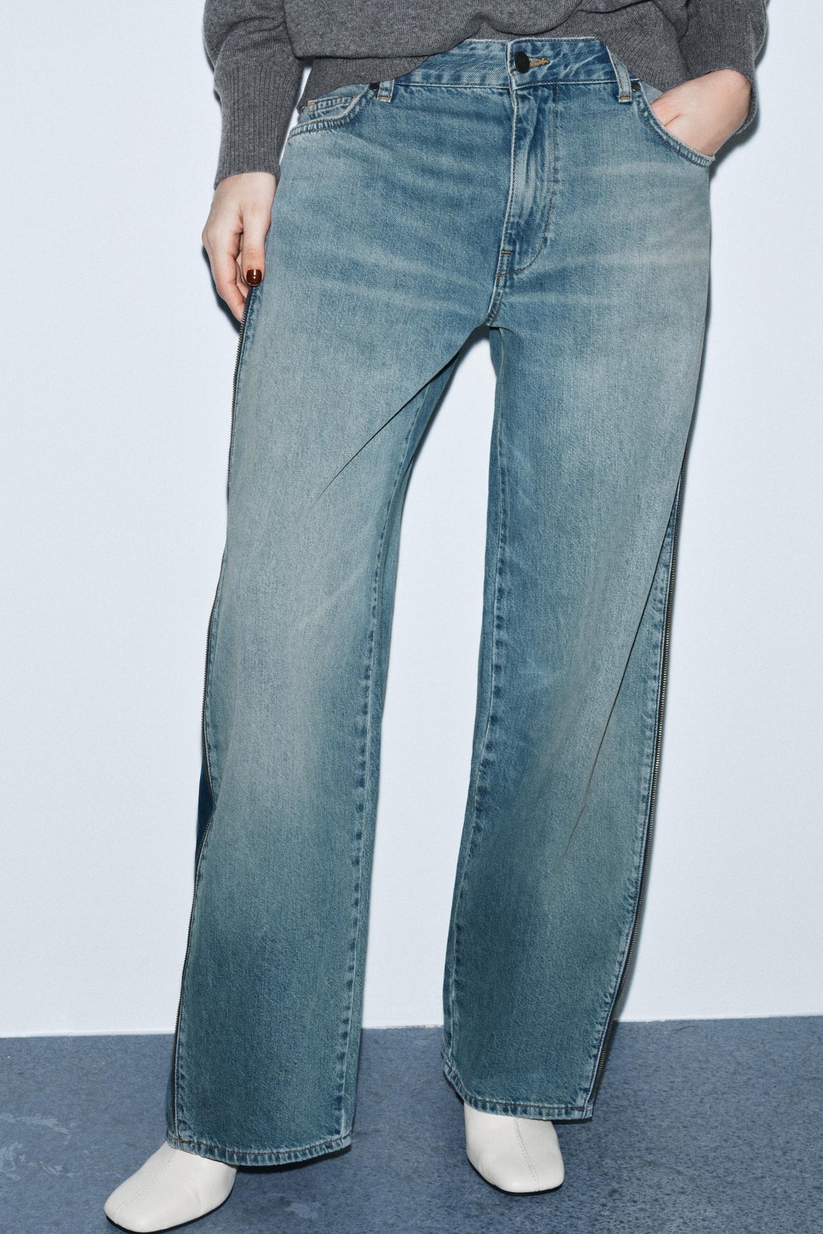 Mid-waist Jeans with Zips