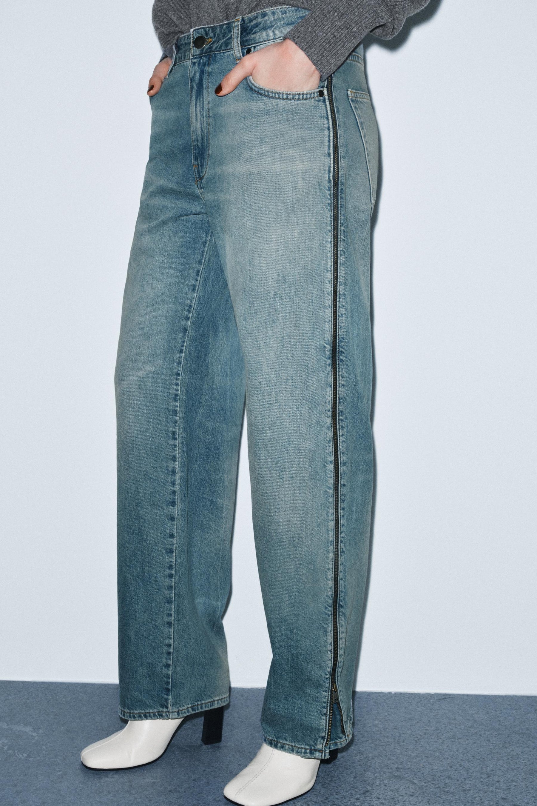 Mid-waist Jeans with Zips