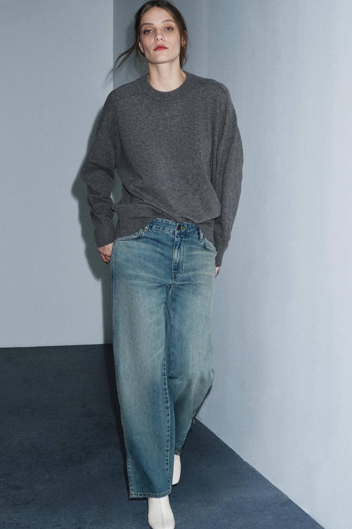 Mid-waist Jeans with Zips