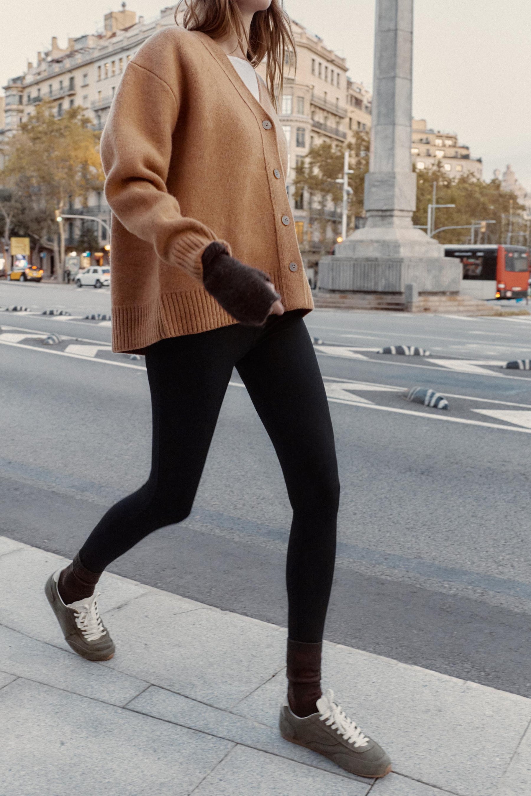 Slim-fit trousers with zipped