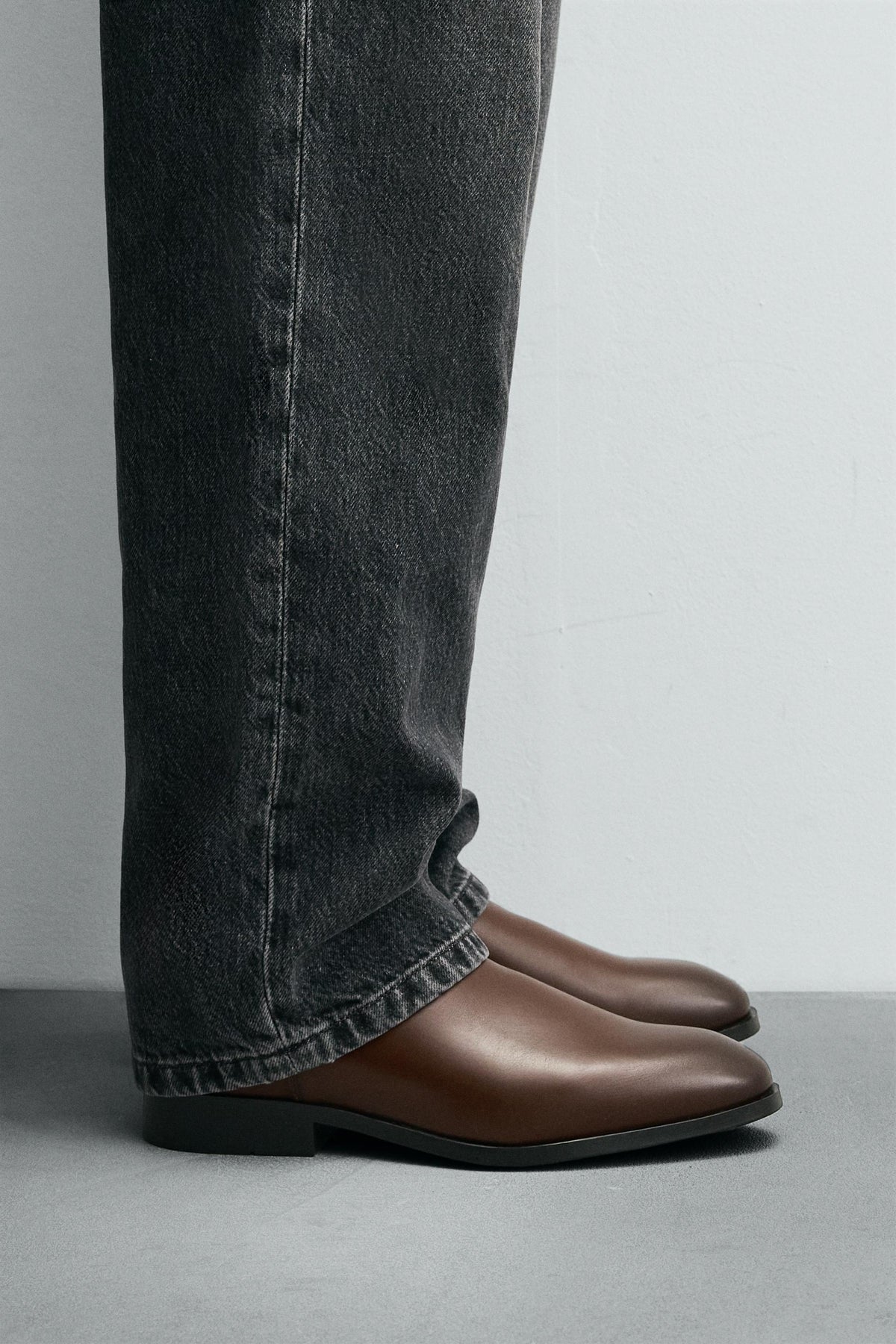 Pointed Chelsea Boots