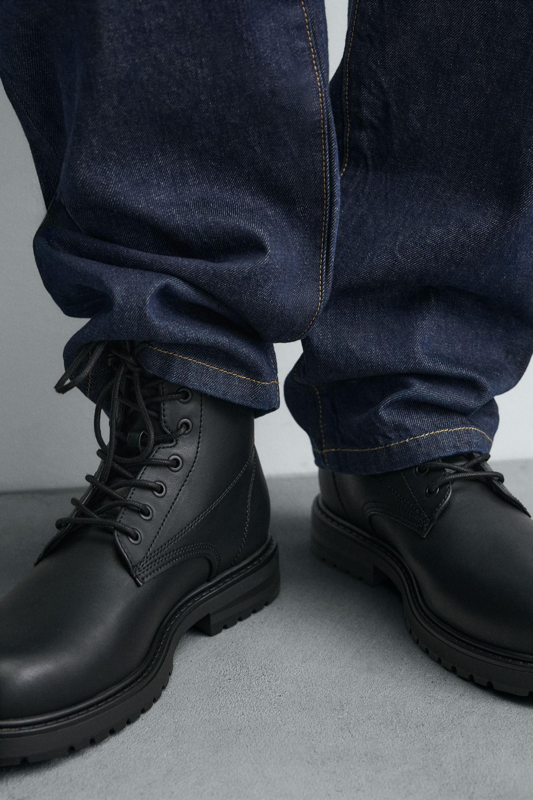 CHUNKY LACE-UP BOOTS