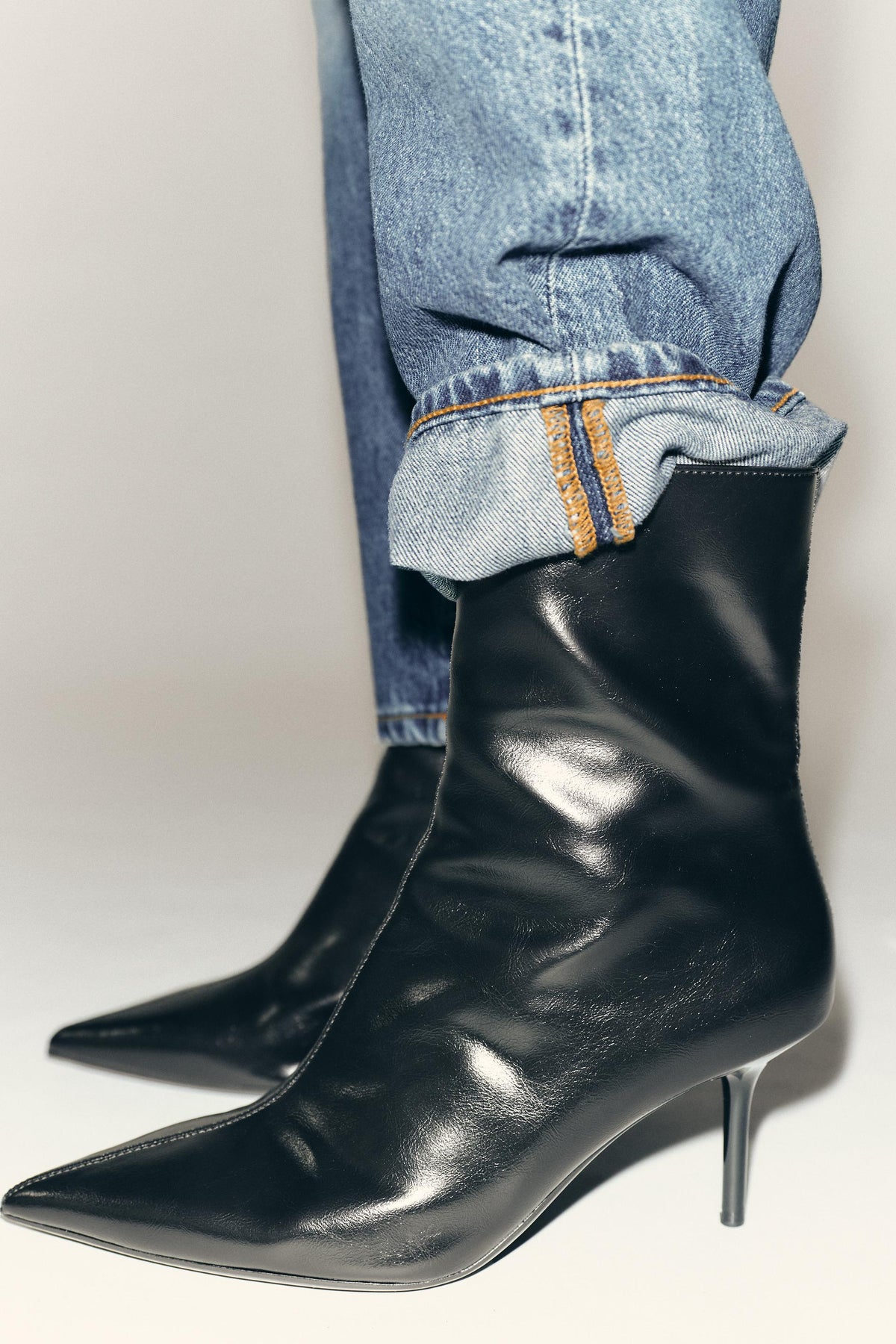 Crackled-effect ankle boots