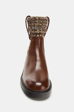 Ankle boots, flat sock.