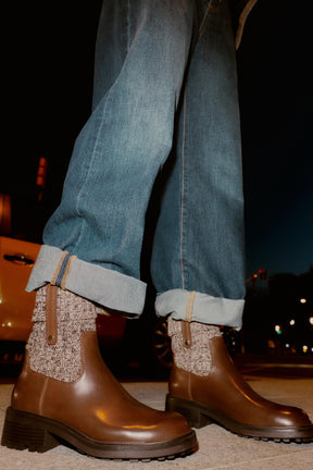 Ankle boots, flat sock.