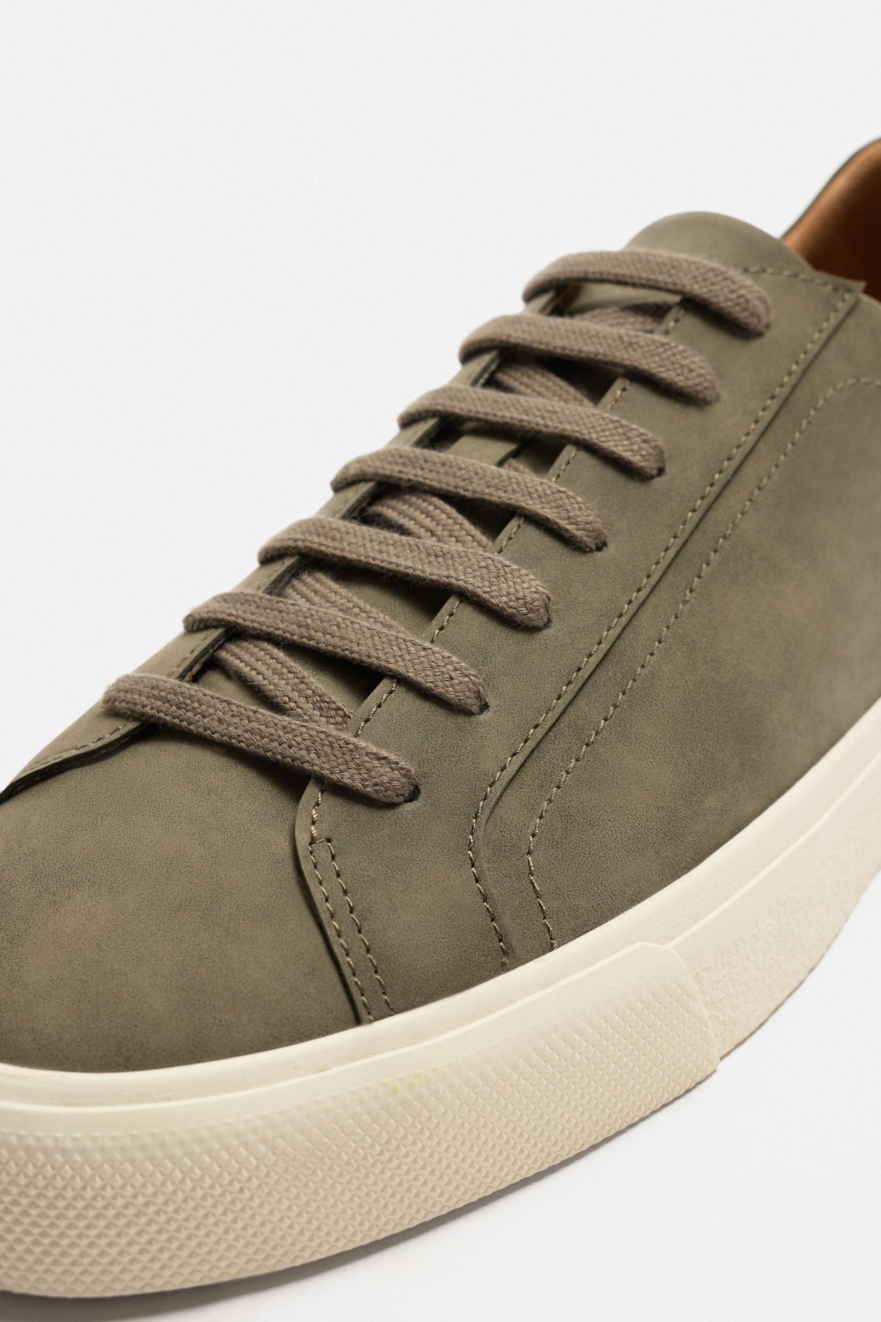 BASIC TRAINERS - Image 5