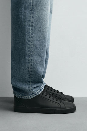 BASIC TRAINERS - Image 1