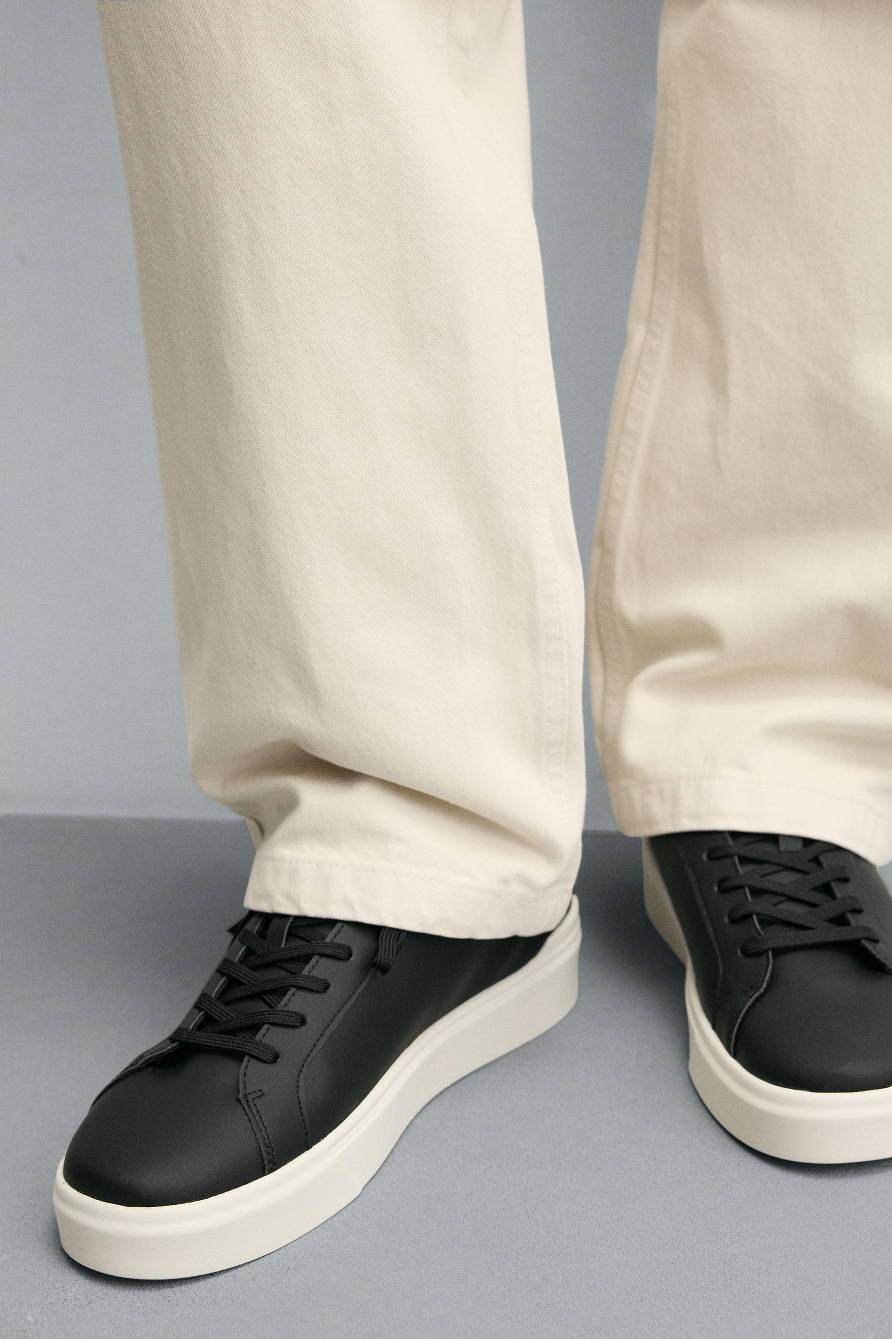 HEEL DETAIL TRAINERS - Image 3