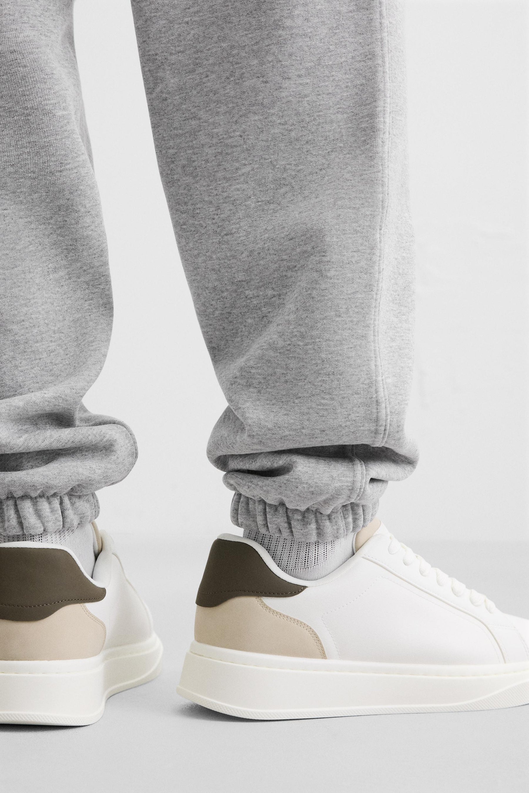 TRAINERS WITH HEEL DETAIL