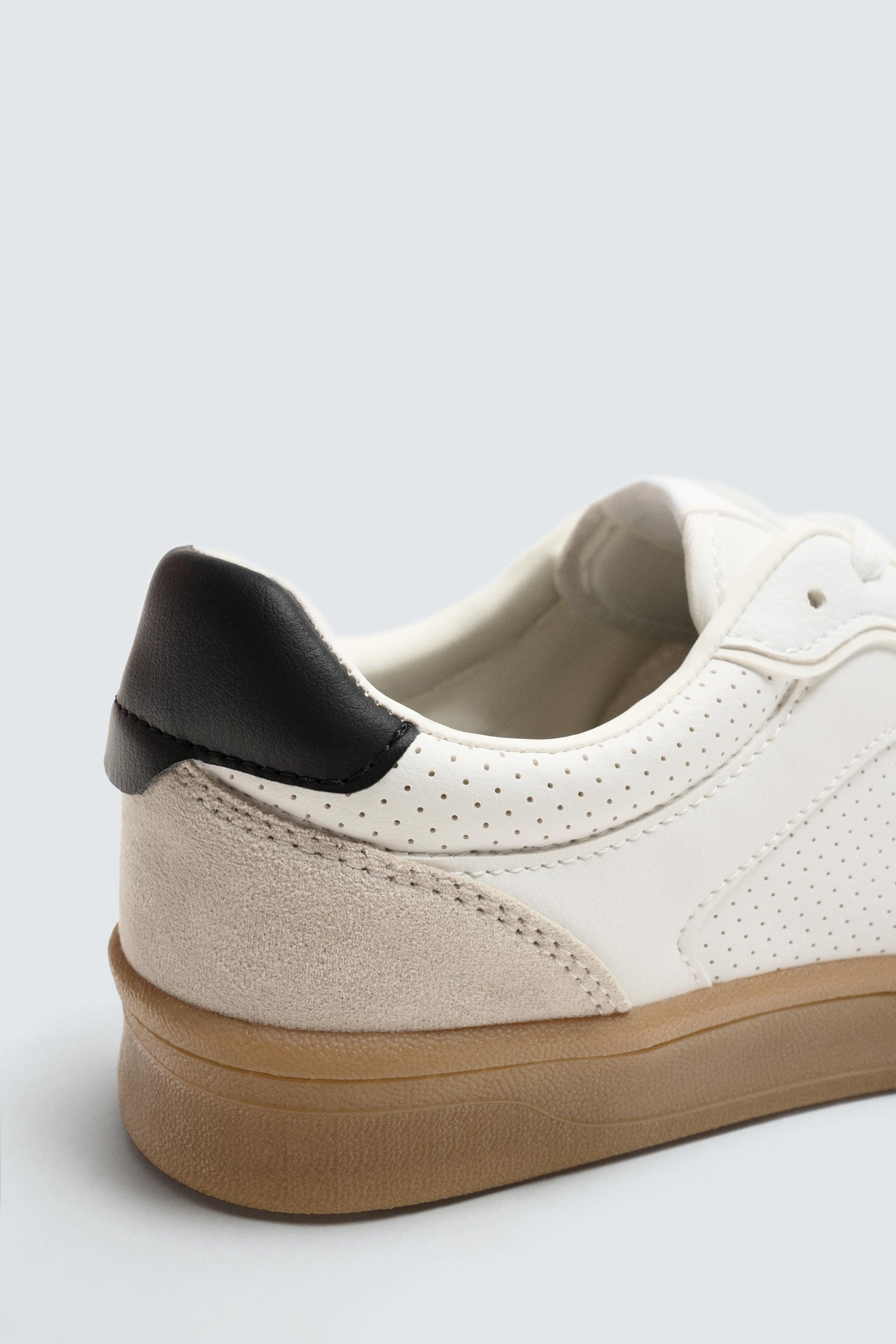 TRAINERS WITH CONTRAST SOLE - Image 3