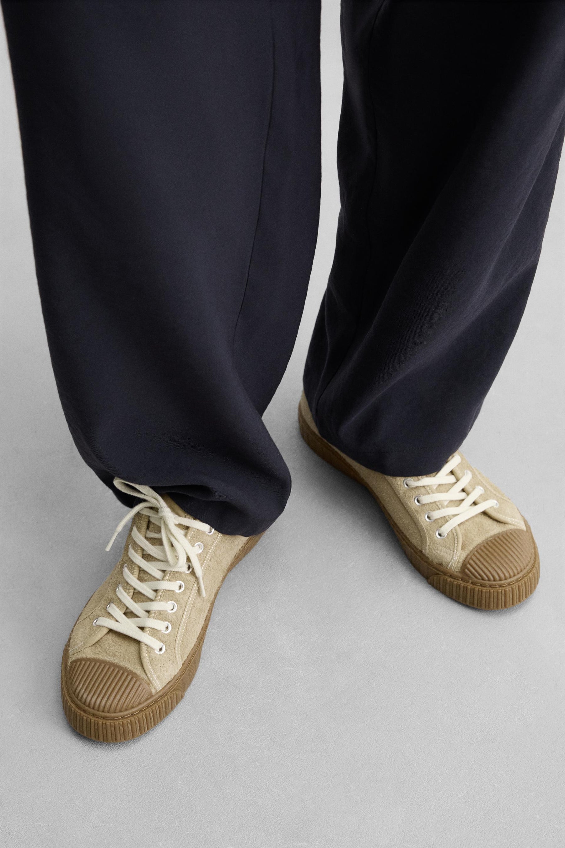 LEATHER TRAINERS WITH CONTRAST SOLE - Image 3