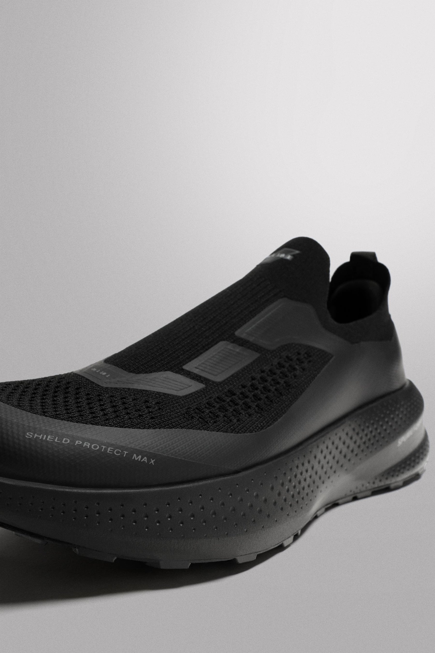 LACELESS RUNNING TRAINERS - Image 6