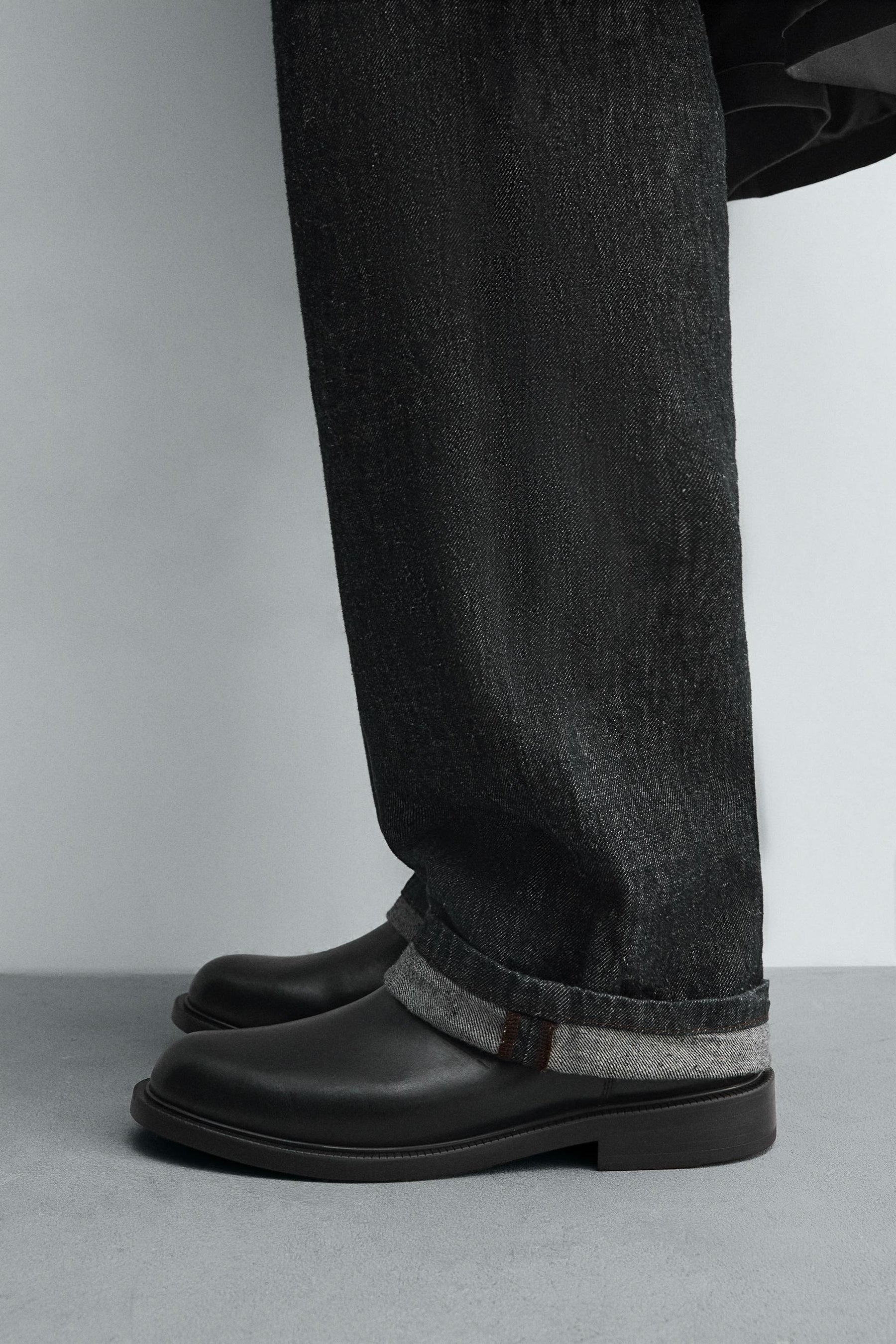 LEATHER CHELSEA BOOTS - Image 1