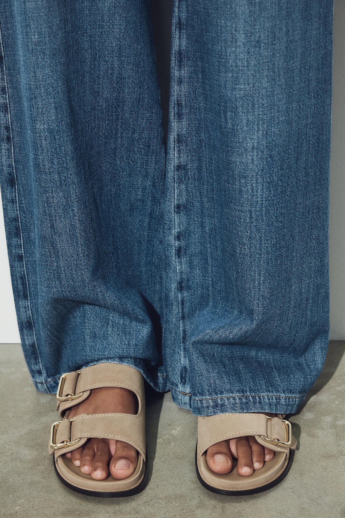 Strappy suede flat sandals