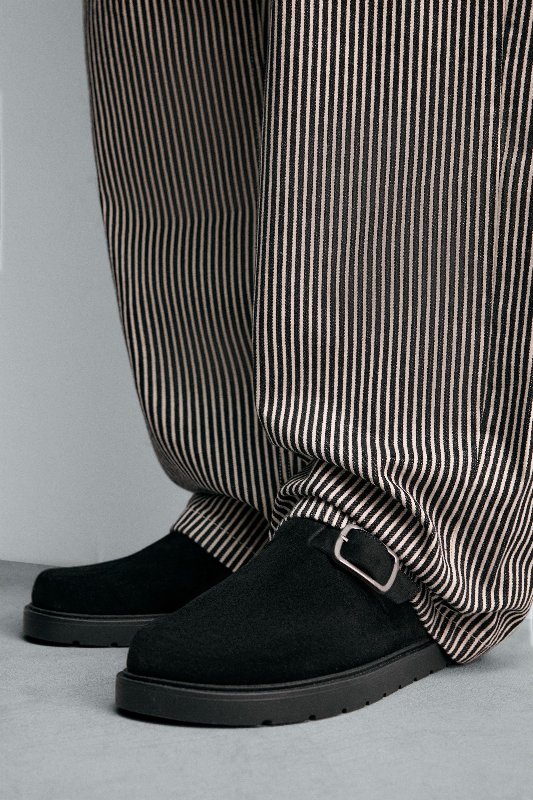 LEATHER BUCKLE CLOGS - Image 3