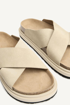 LTHR SNDLS - Image 5