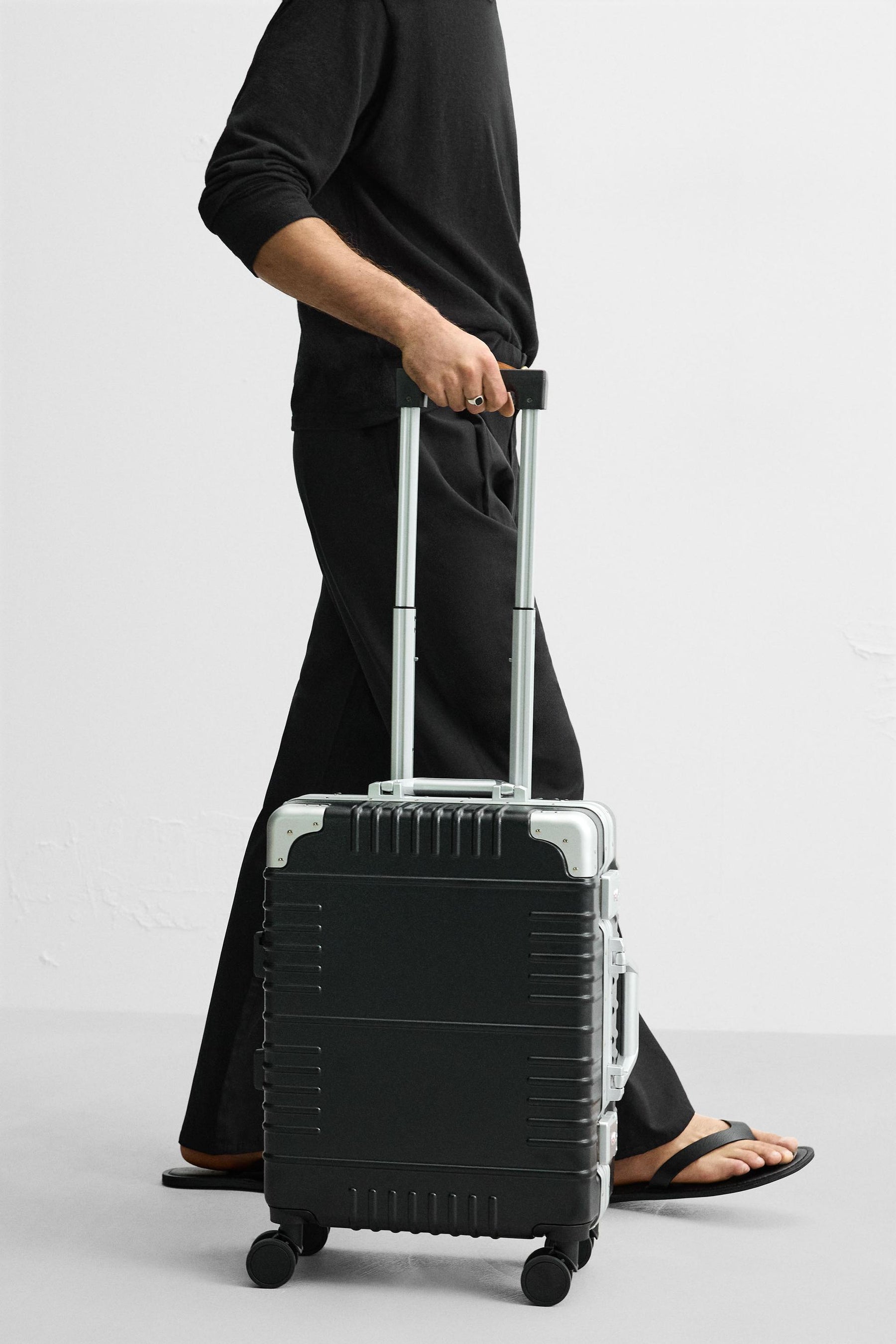 TRAVEL SUITCASE - Image 2
