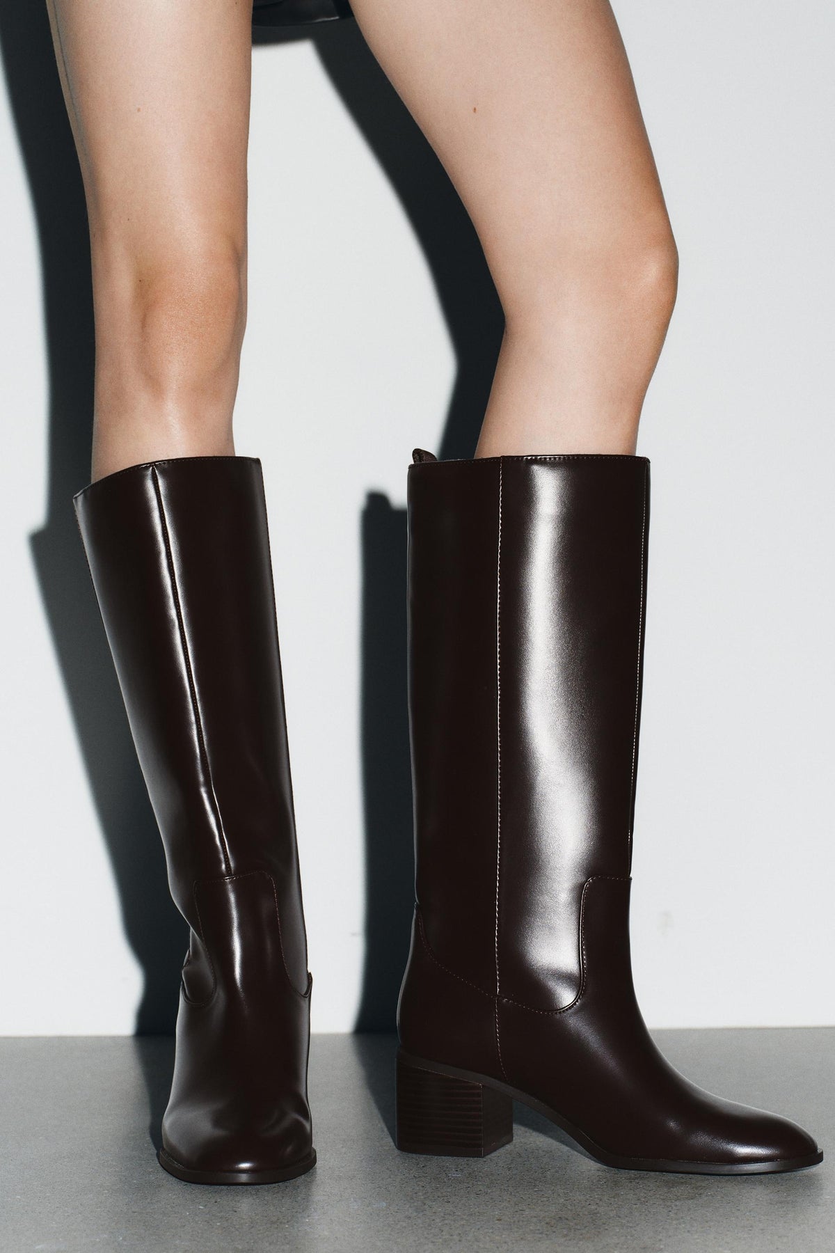 KNEE-HIGH BLOCK HEEL BOOTS