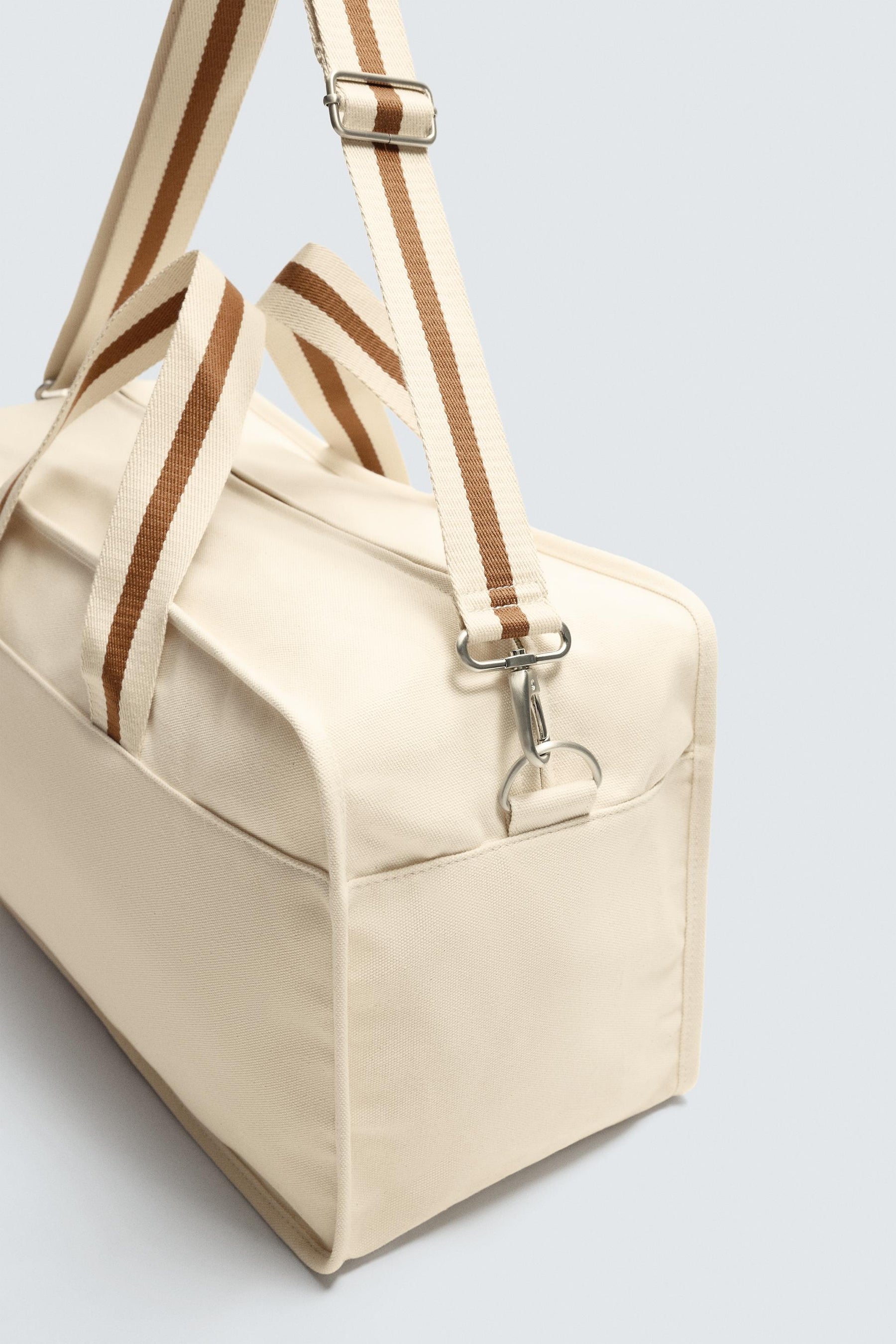 CONTRAST TRAVEL BAG - Image 5