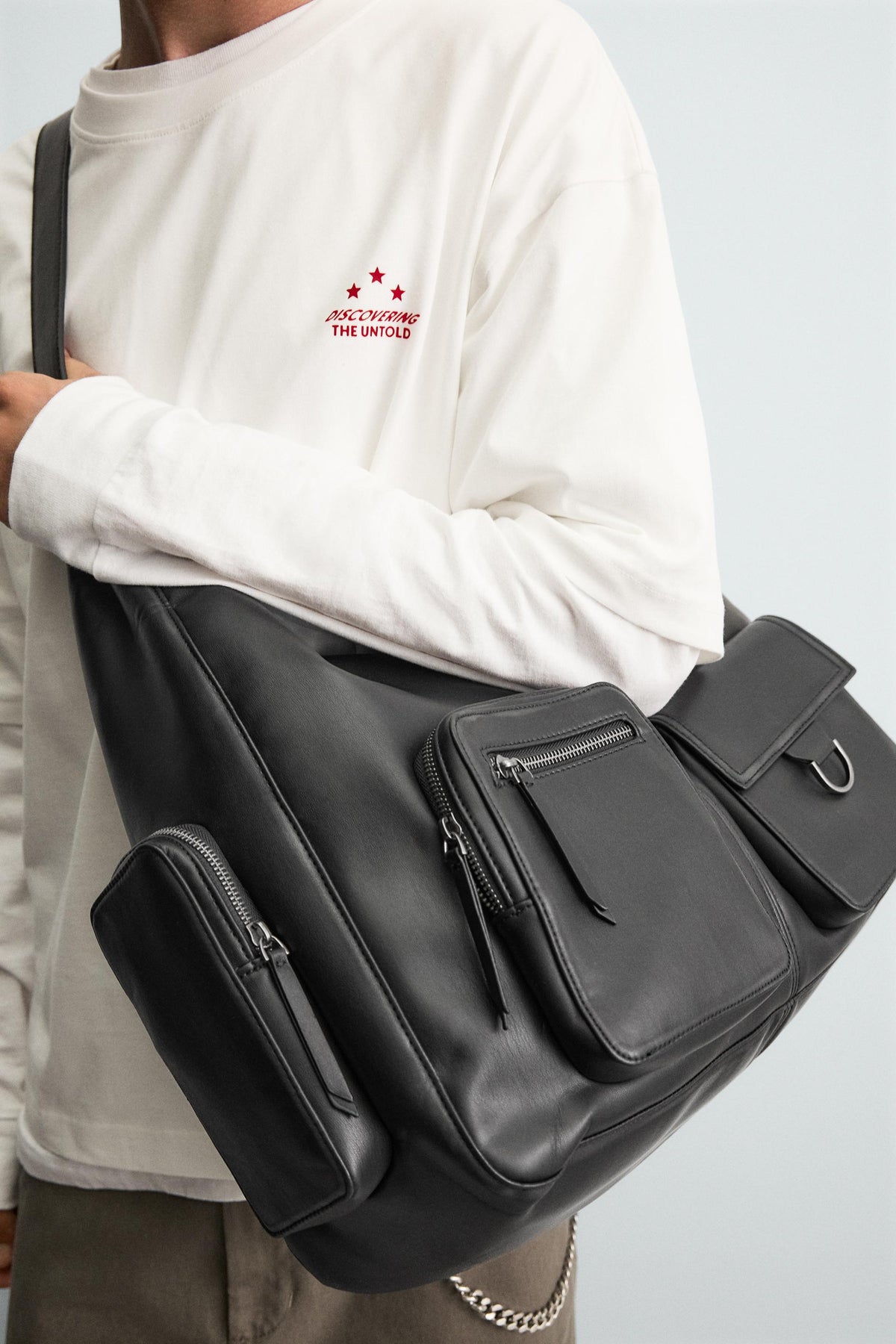 MULTI-POCKET SHOULDER BAG