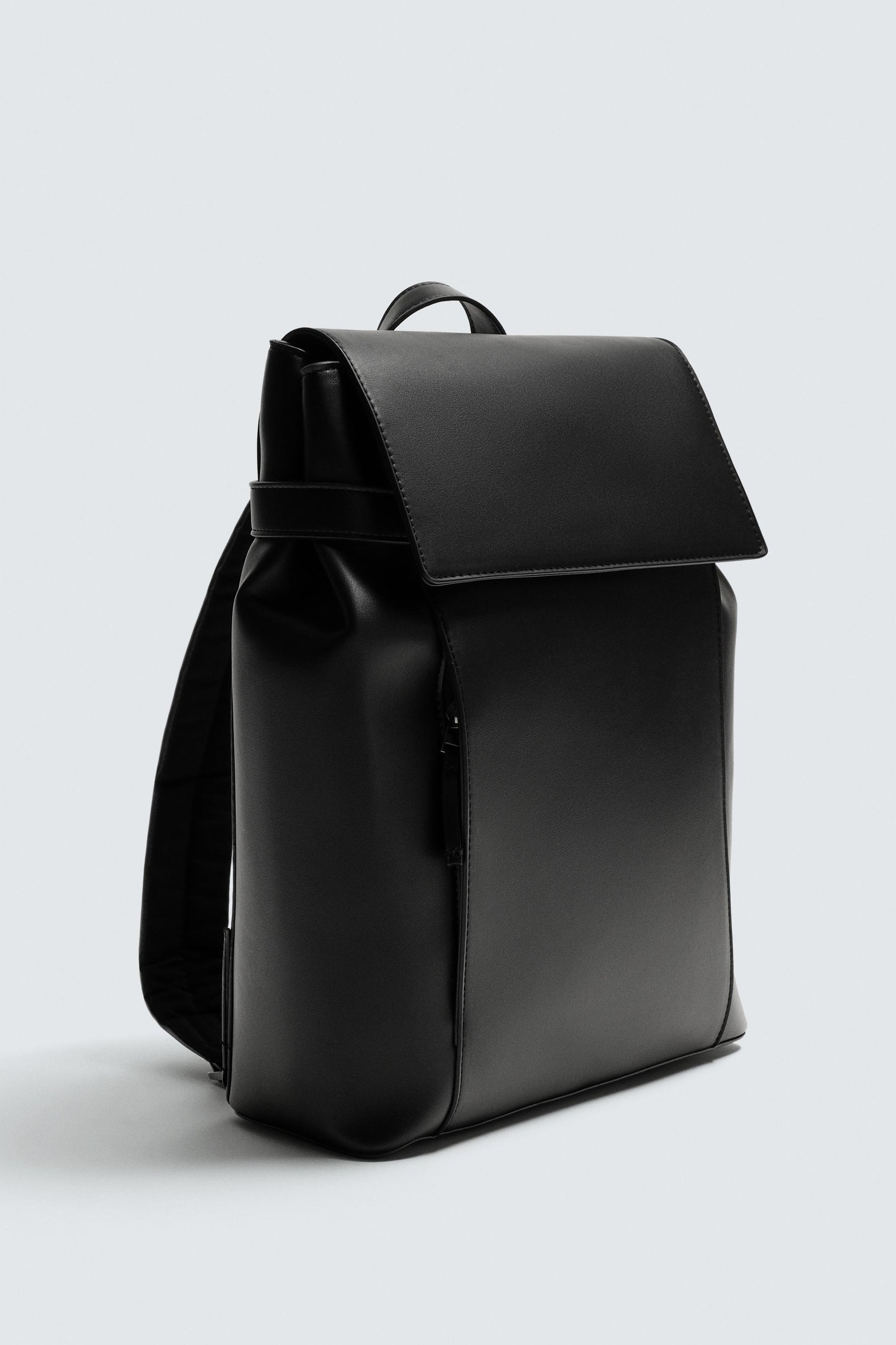 BACKPACK WITH FLAP