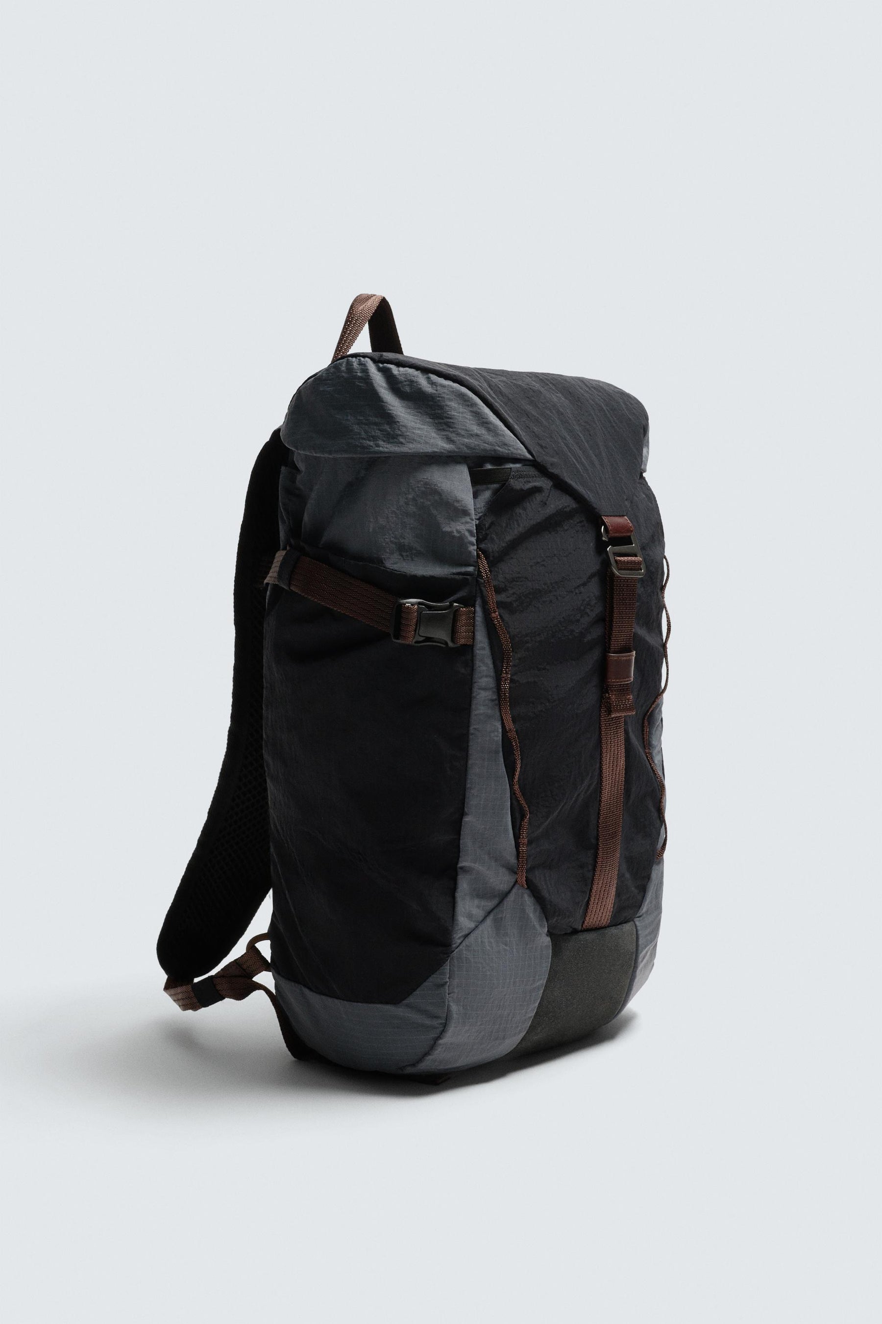 TECHNICAL BACKPACK WITH LEATHER DETAILS