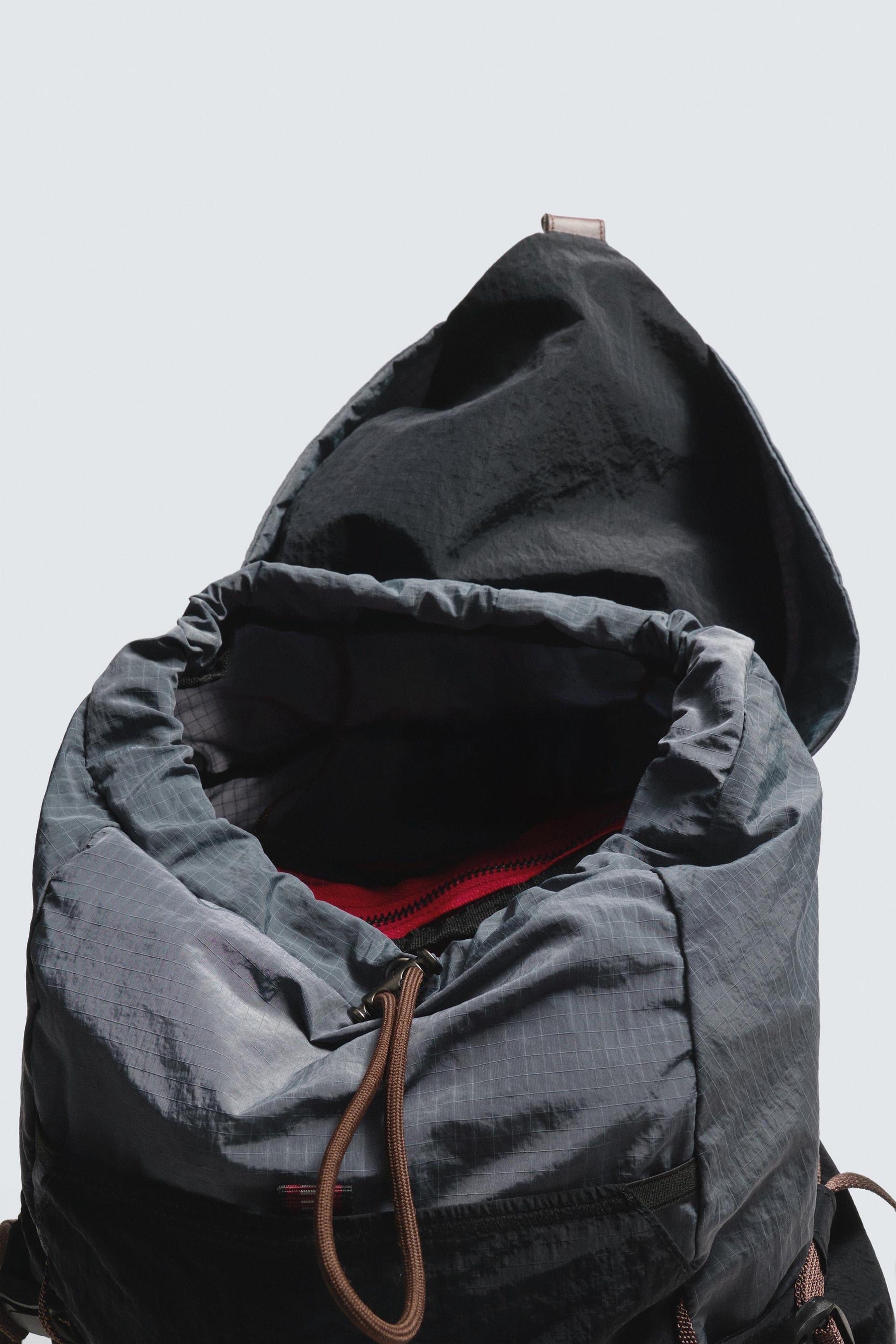 TECHNICAL BACKPACK WITH LEATHER DETAILS