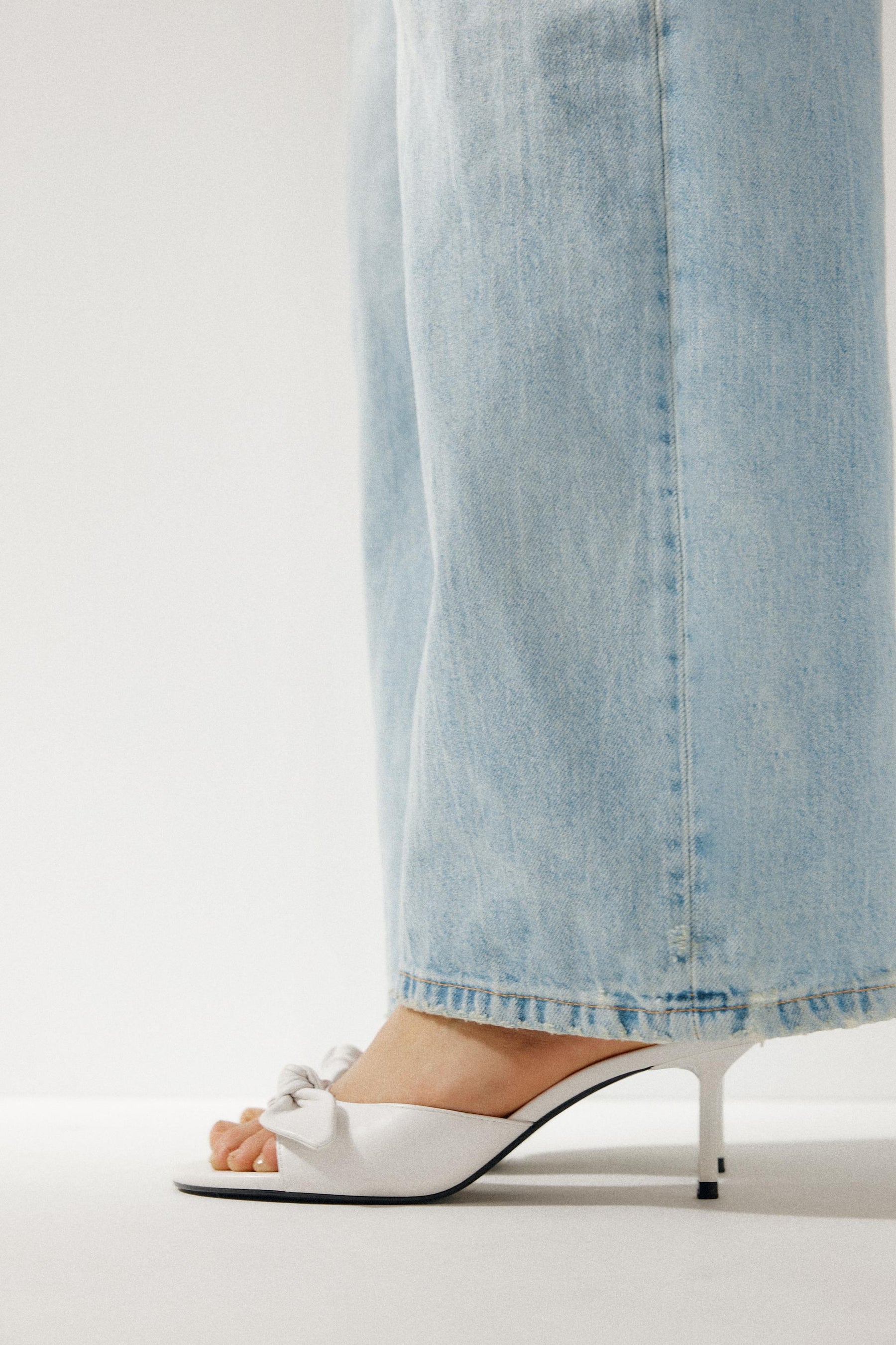 LEATHER HEELED SANDALS