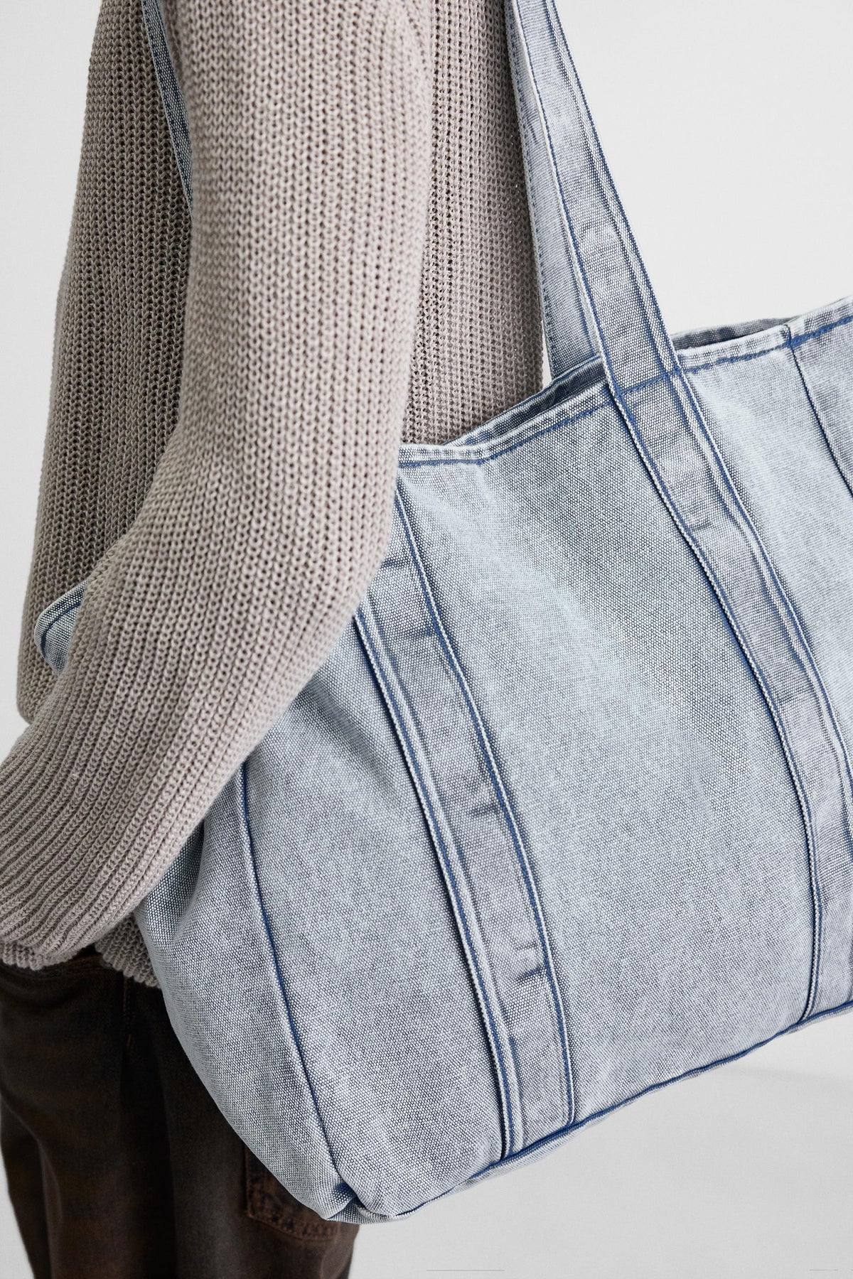 WASHED-EFFECT DENIM TOTE BAG - Image 2