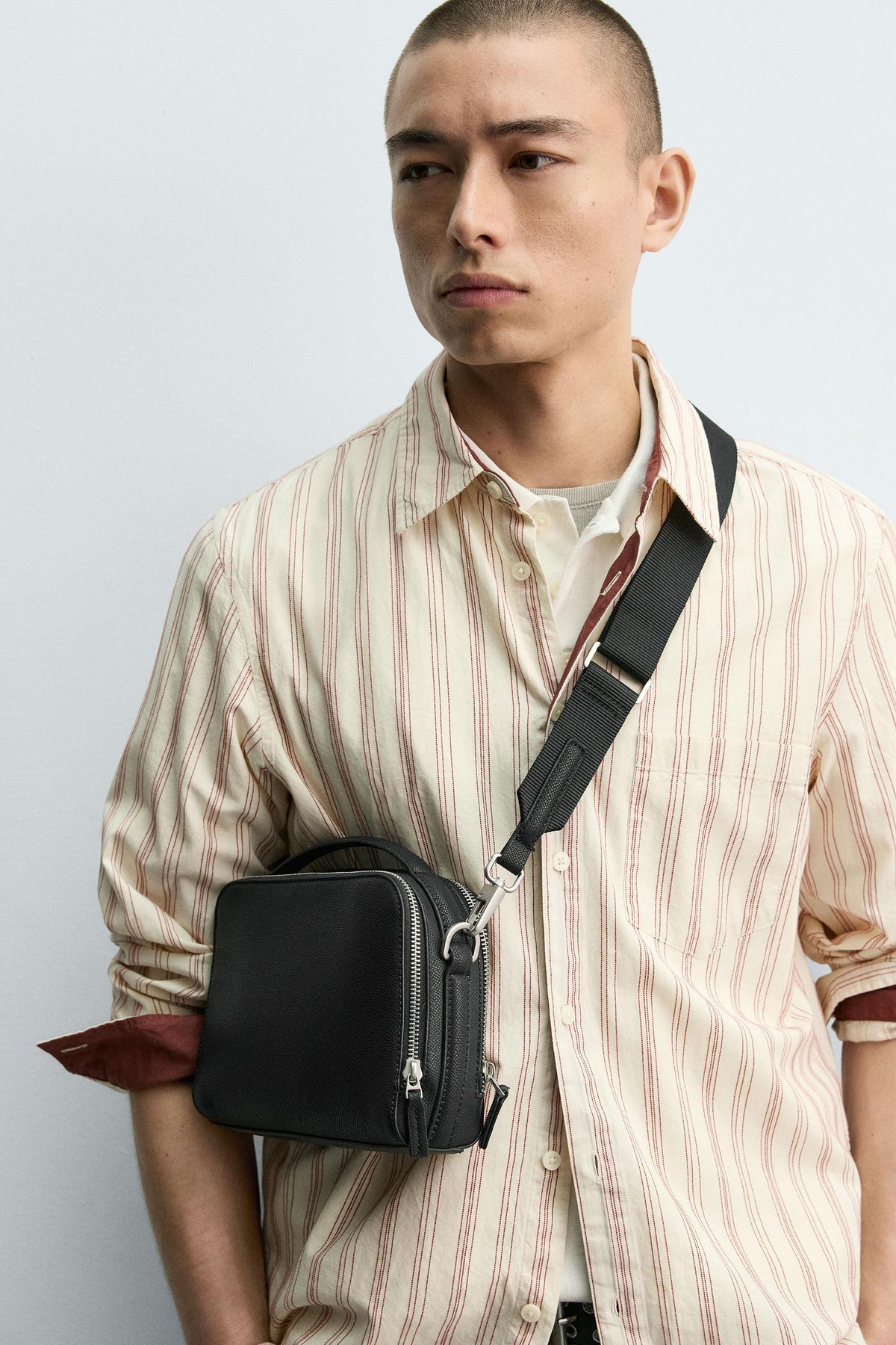 TEXTURED CROSSBODY BAG