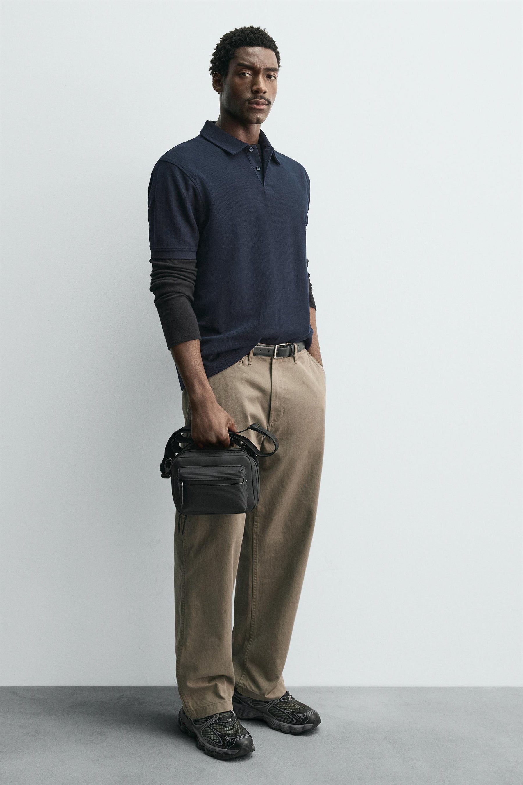 RUBBERISED TEXTURED CROSSBODY BAG - Image 2