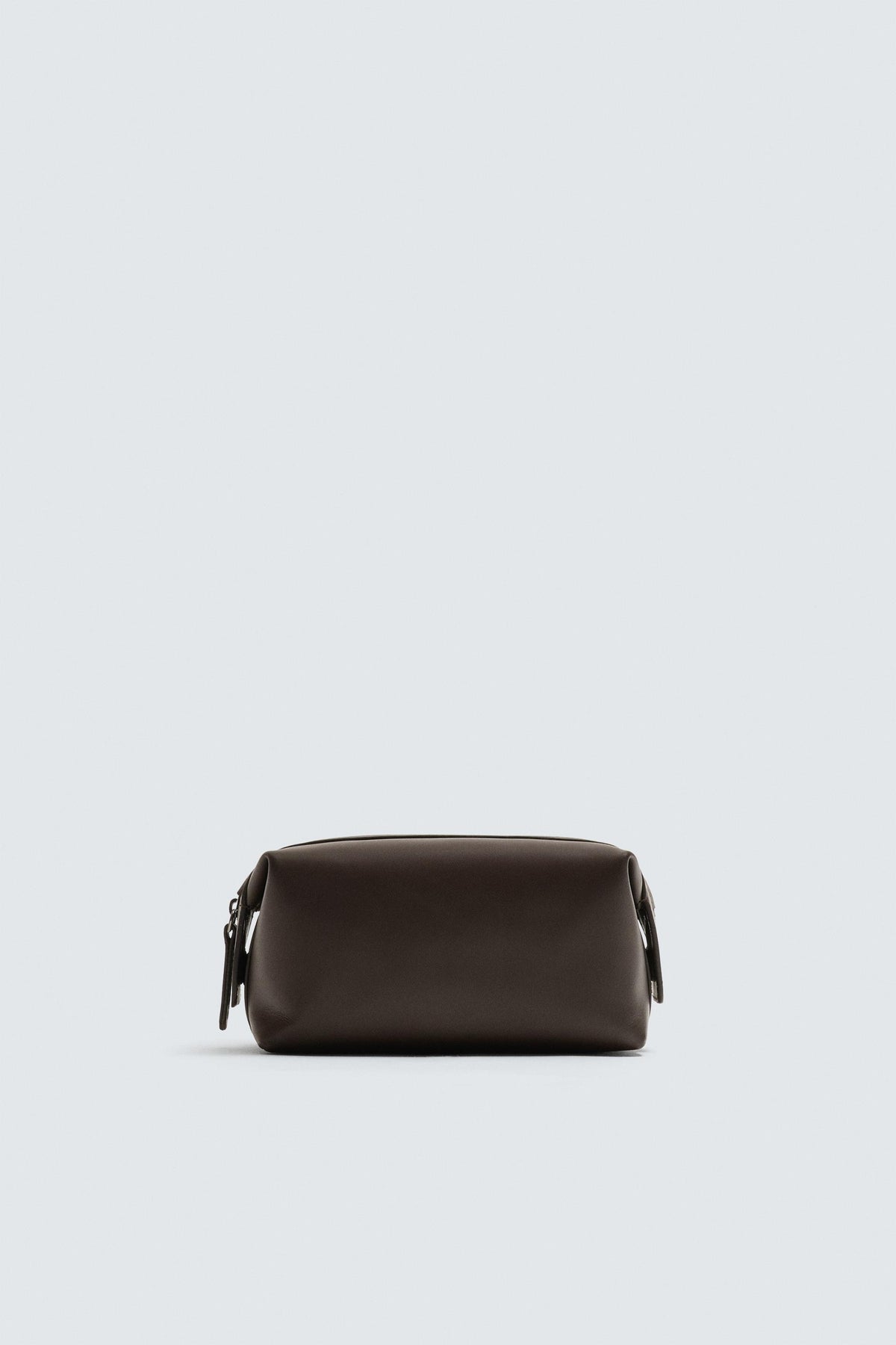 LEATHER TOILETRY BAG - Image 1