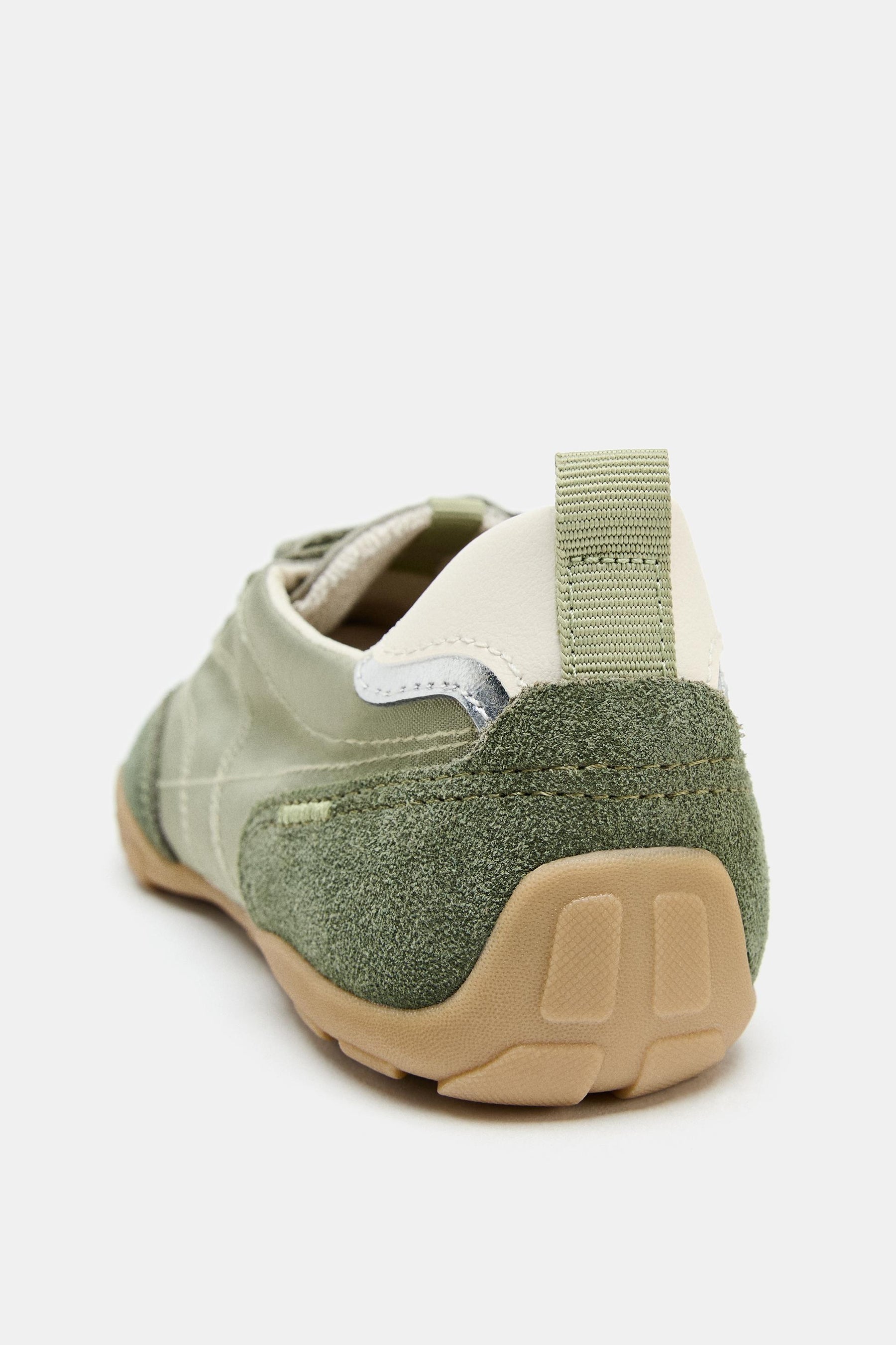 CONTRAST RUNNING SNEAKERS