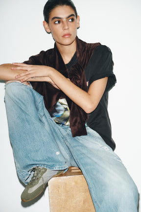 CONTRAST RUNNING SNEAKERS