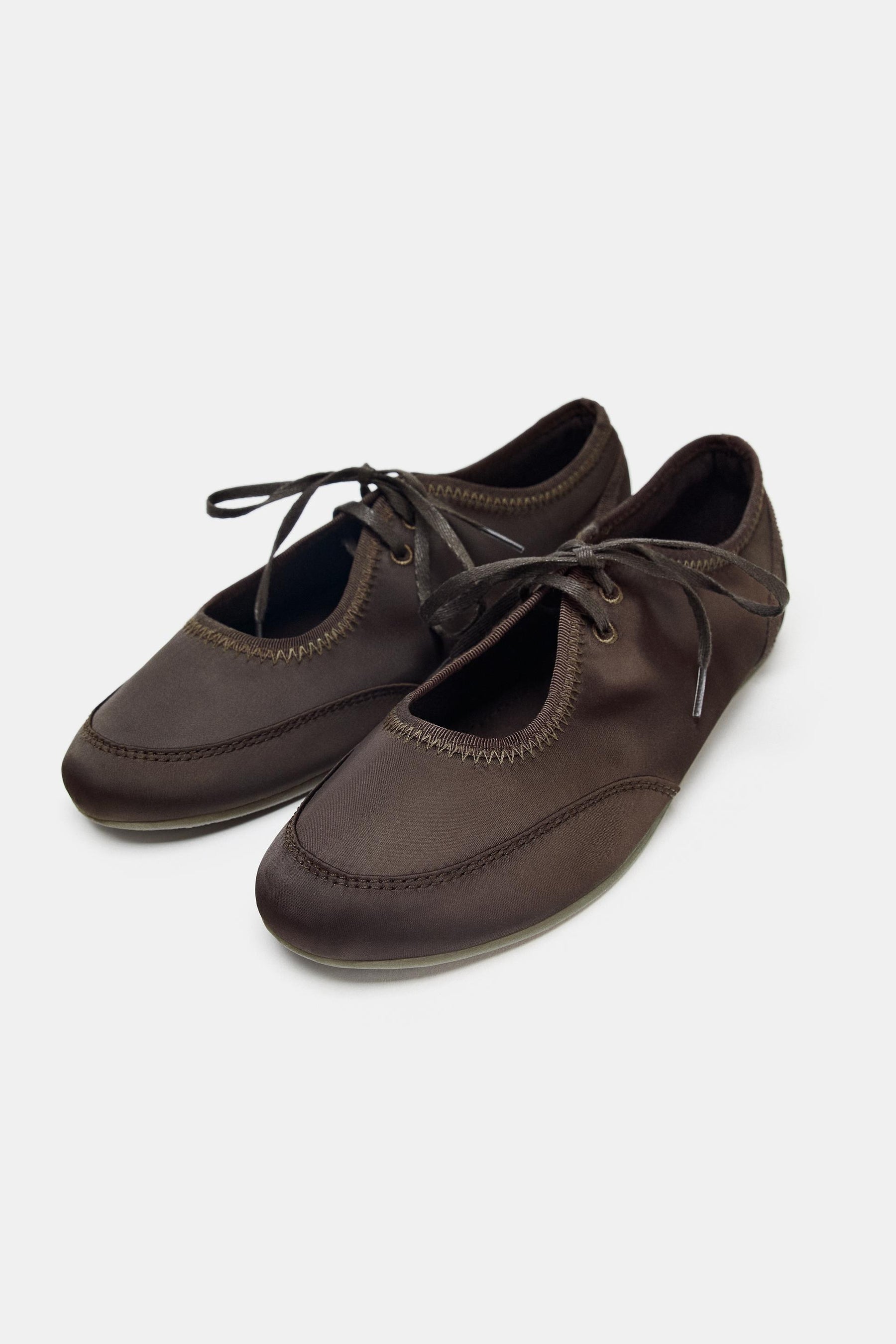 Laced sports ballerina