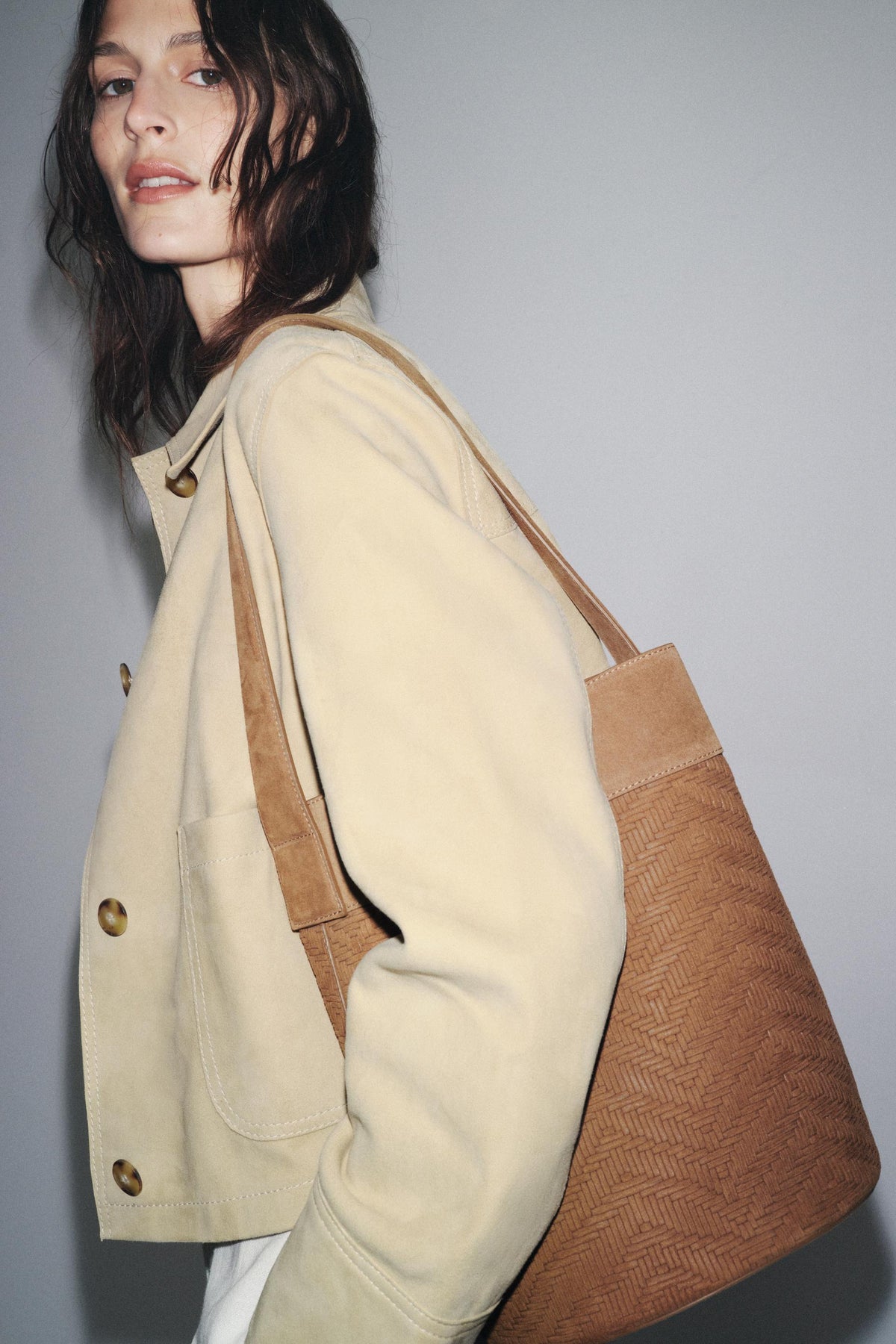 BRAIDED LEATHER BUCKET BAG