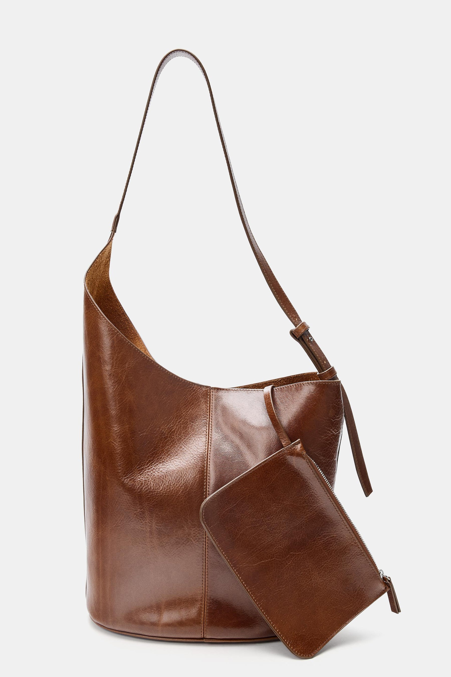 LEATHER BUCKET BAG